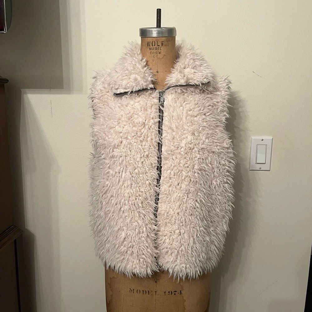 C&C California White Sherpa Faux Shearling Zip Up Vest